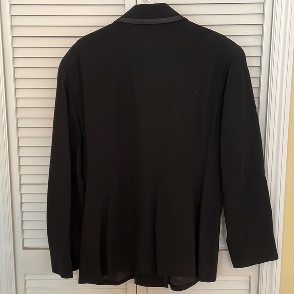 Anna Klein II black suit jacket with piping. Double breasted with cloth buttons. - Picture 4 of 4